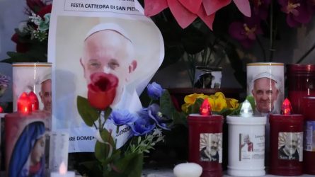 ROMA: El papa Francisco sigue en estado crítico en el hospital