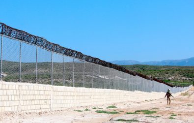 Dice hay construidos 32.5 kms de la verja perimetral fronteriza