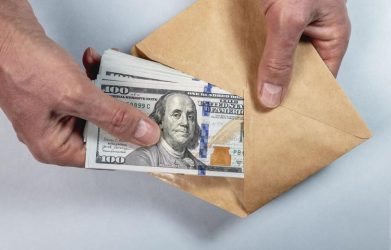 Políticas migratorias podrían reducir el envío de remesas Políticas migratorias podrían reducir el envío de remesas