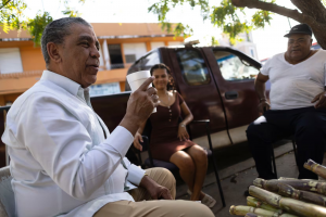 Congresista Adriano Espaillat visita Barrio Obrero, de P. Rico