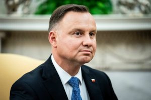 Solicita a EEUU que despliegue armamento nuclear en Polonia