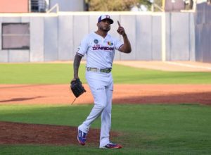 Siguen firmas en béisbol: Abad a Leones y Guzmán a los Toros