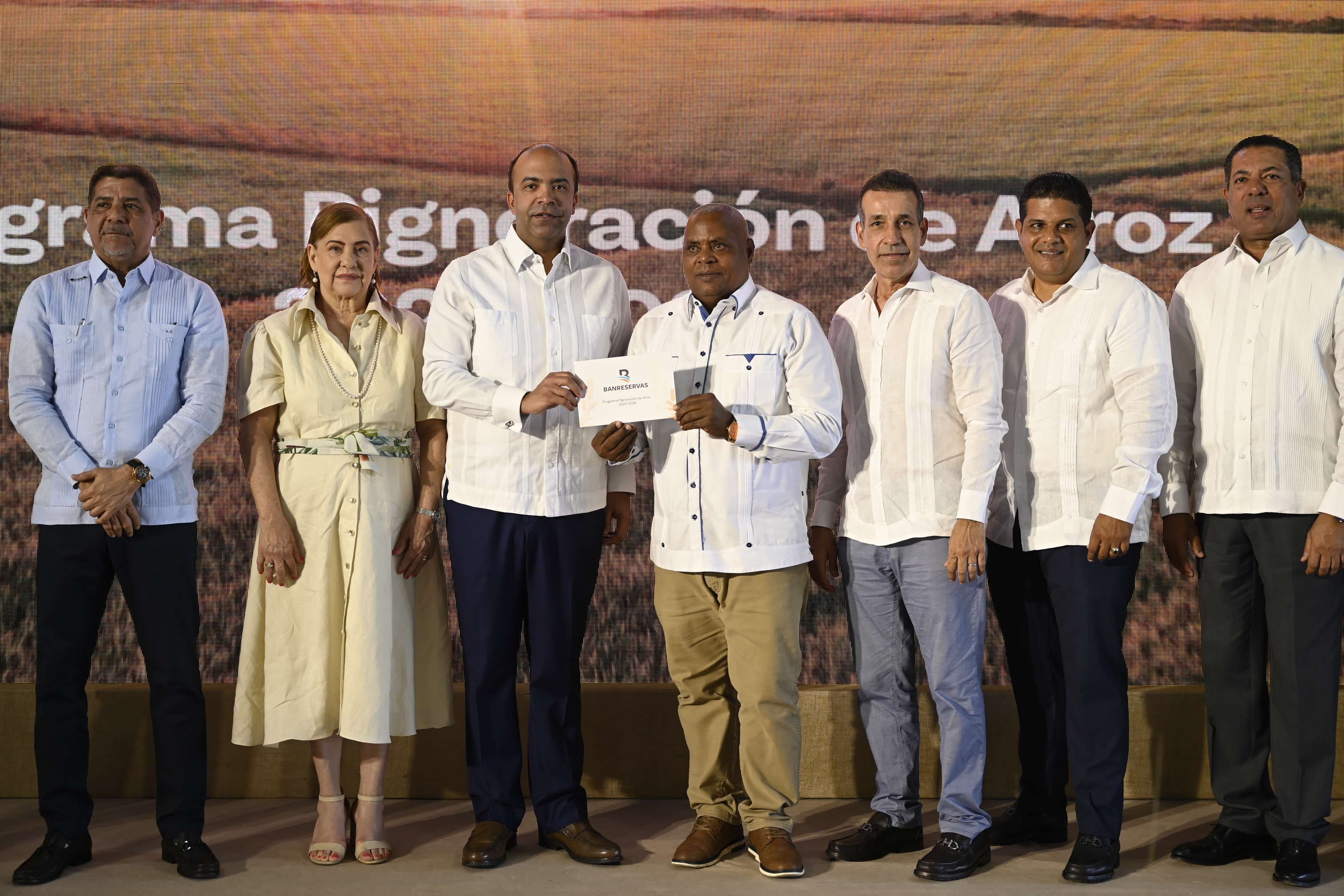 Banreservas financiará cosecha arroz por RD$12,000 millones imagen