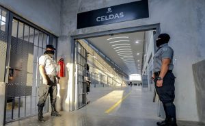 El Salvador alquila a Estados Unidos cárcel para deportados