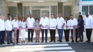 Gobierno entrega, remozados,  hospital Baní y centro en Azua