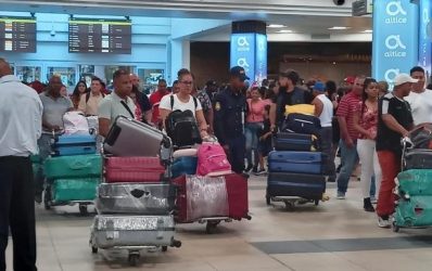 Someten proyecto exoneraría regalos traigan en verano dominicanos exterior