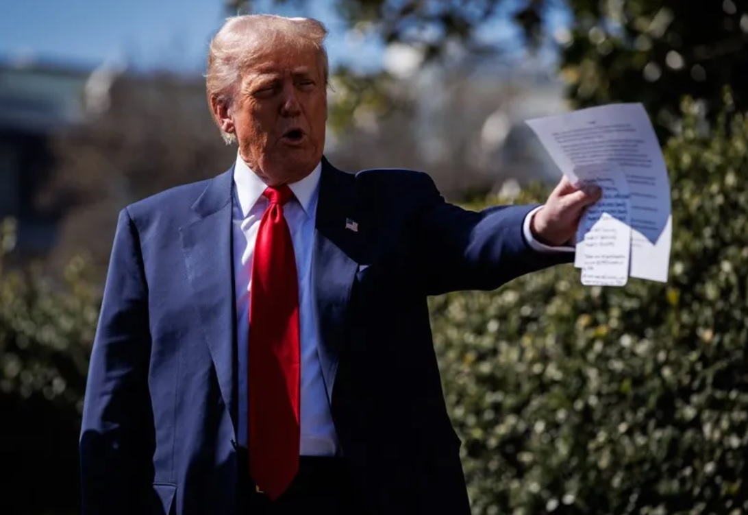 Trump descarta recesión EEUU y minimiza caída en Wall Street imagen