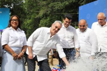 Abinader afirma el Gobierno multiplica la inversión en agua