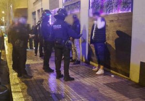 ESPAÑA: Allanan pub donde amputaron mano a un joven