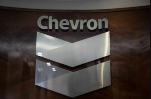 EU pone fin a licencia Chevron en Venezuela, debe salir del país