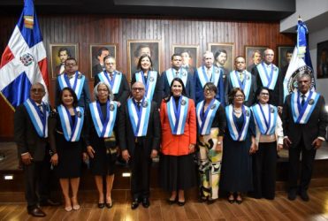 Instituto Duartiano juramenta a nuevos miembros de honor Instituto Duartiano juramenta a nuevos miembros de honor