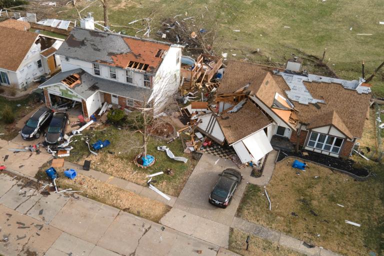 EEUU: Tornados y tormentas de granizo dejan ya 37 muertos