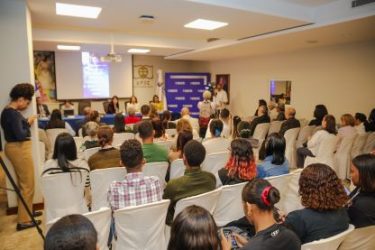 APEC y Altas Cortes debaten los derechos de la mujer en la RD