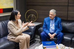 Primera Dama Raquel Arbaje visita ministro de Obras Públicas