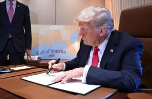 Trump firma decreto negaría a   indocumentados beneficios SS