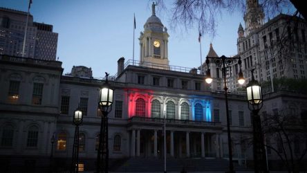 Alcaldía NY se viste con colores bandera RD por víctimas Jet Set