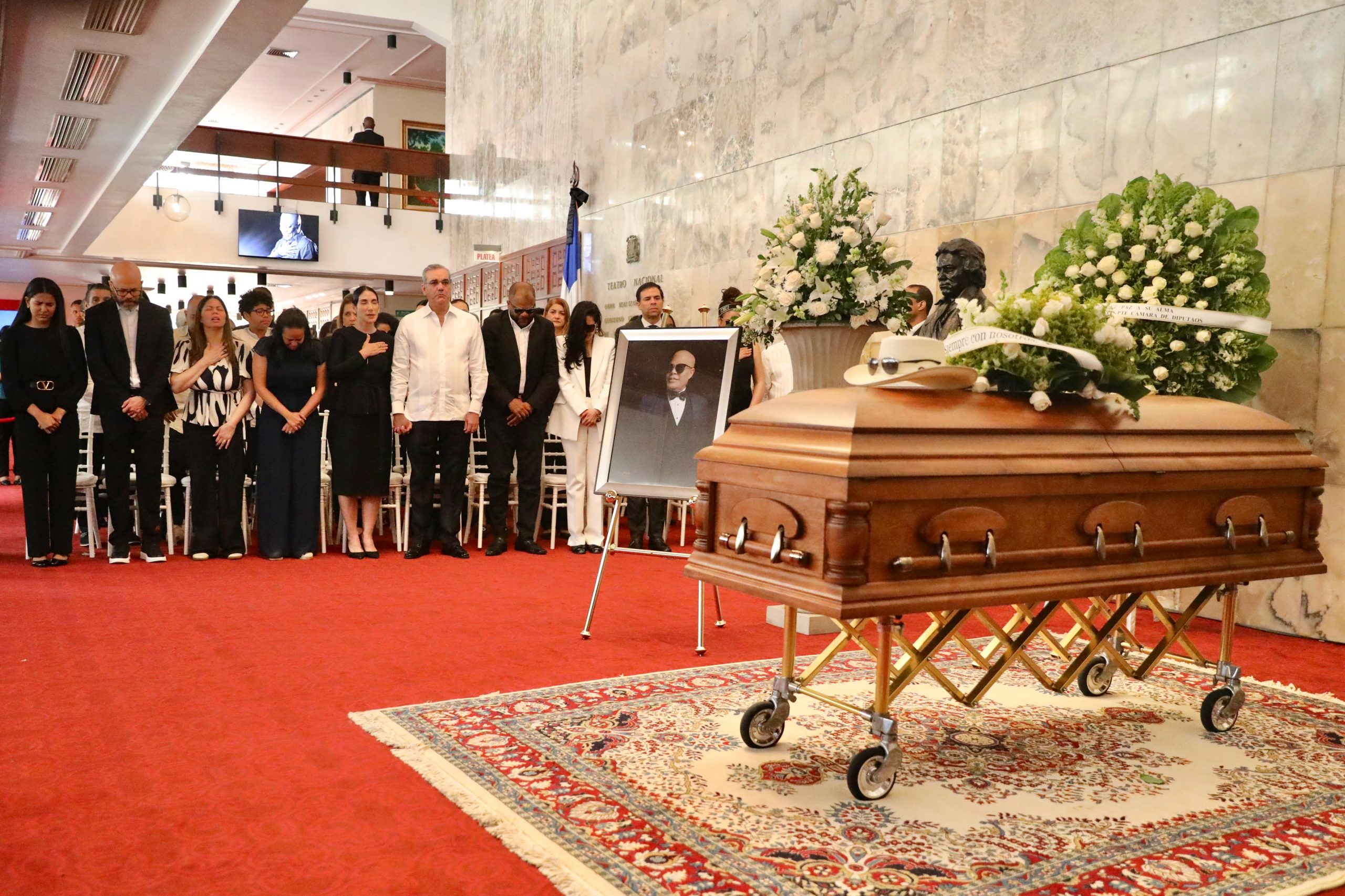 Los restos de Rubby Pérez son velados en el Teatro Nacional Los restos de Rubby Pérez son velados en el Teatro Nacional