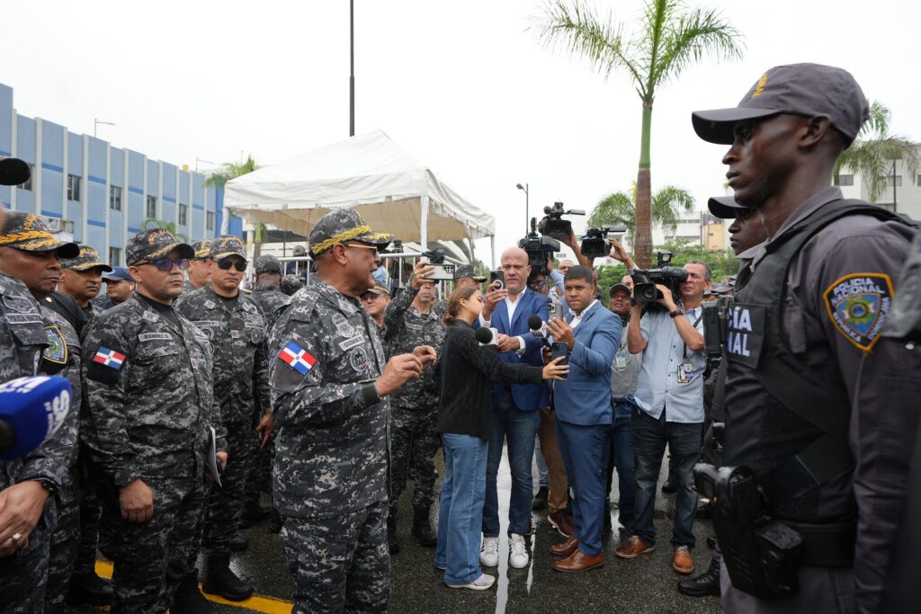 Miles de policías desplegados en RD velan por la seguridad | AlMomento.net