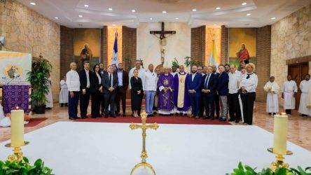 Líderes dominicanos ofrecen misa en NY por víctimas Jet Set