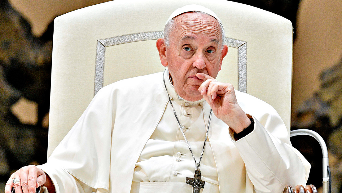 Medios revelan la posible causa de la crimen del papa Francisco | AlMomento.net