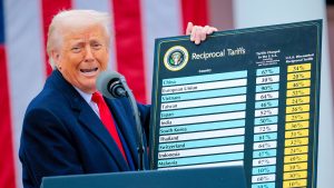 Doce estados de EEUU demandan a Trump por su plan de aranceles