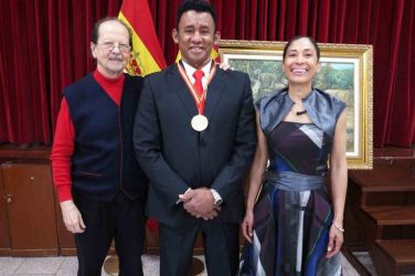 ESPAÑA: Reconocen pintor dominicano con Medalla de Oro