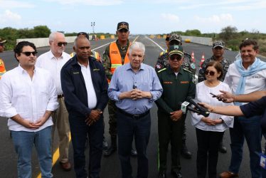 Avenida Circunvalación de Baní está habilitada hasta domingo Avenida Circunvalación de Baní está habilitada hasta domingo