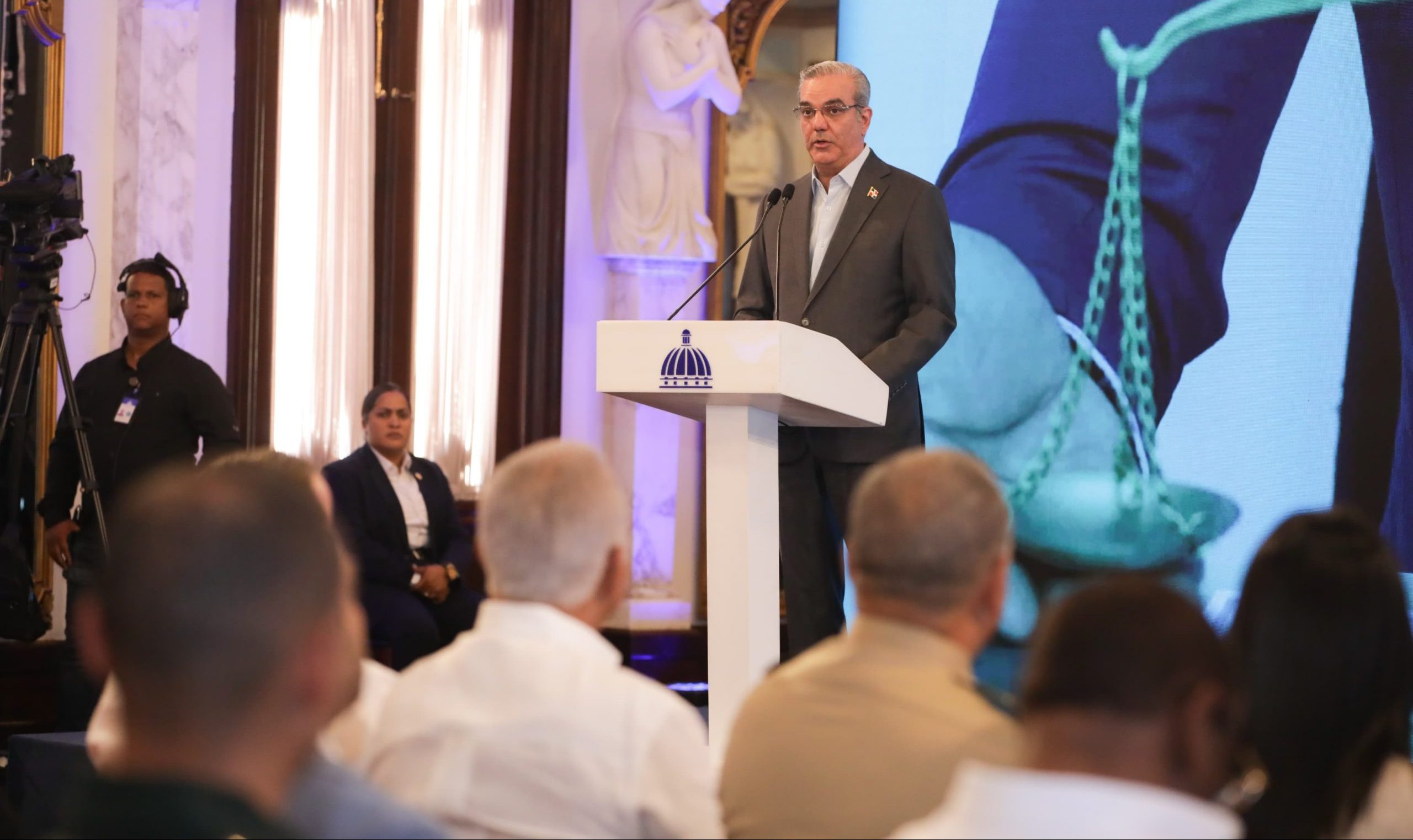Crematística de la RD marcha por la «vía correcta», dice Presidente | AlMomento.net