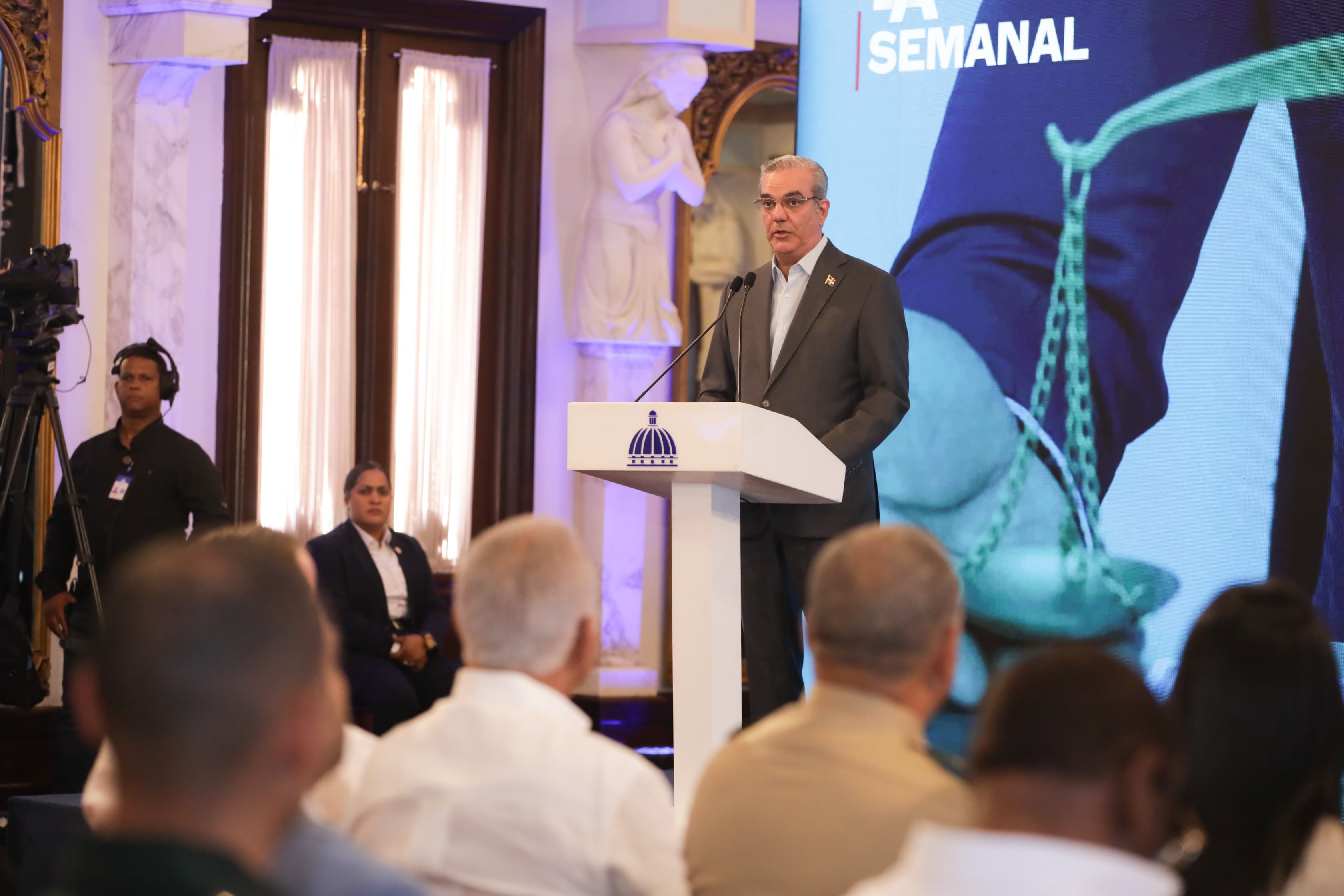 Economía de la RD marcha por «vía correcta», dice Presidente imagen