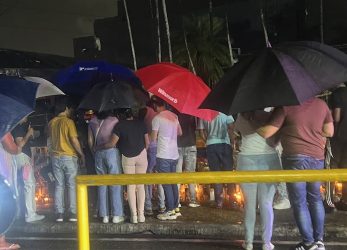 Siguen manifestaciones duelo frente a la discoteca Jet Set