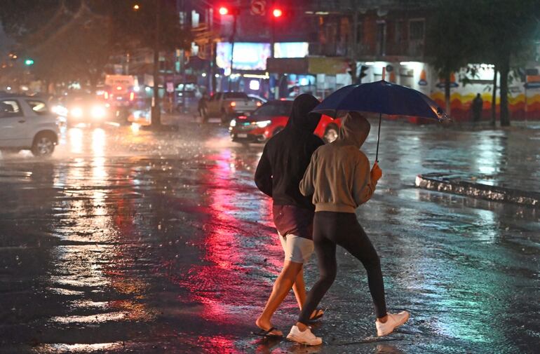 Anuncian lluvias, tormentas eléctricas y ráfagas de singladura | AlMomento.net