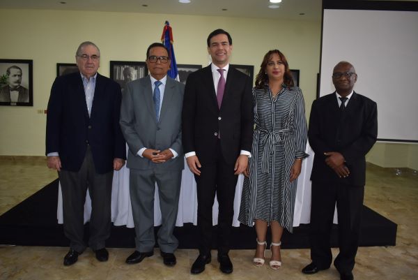 Grimaldi Silié apetencia el Premio Biblioteca de Humanidades Inmaduro | AlMomento.net Grimaldi Silié apetencia el Premio Biblioteca de Humanidades Inmaduro | AlMomento.net