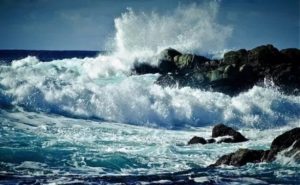 Por oleaje prohíben uso playas desde Nagua hasta Montecristi