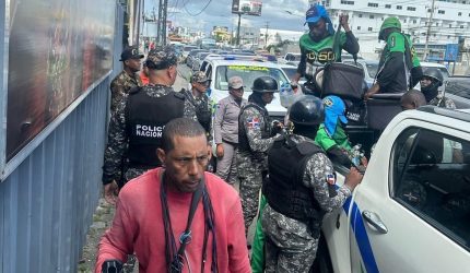 Autoridades retiran vendedores ambulantes de las calles de SD Autoridades retiran vendedores ambulantes de las calles de SD