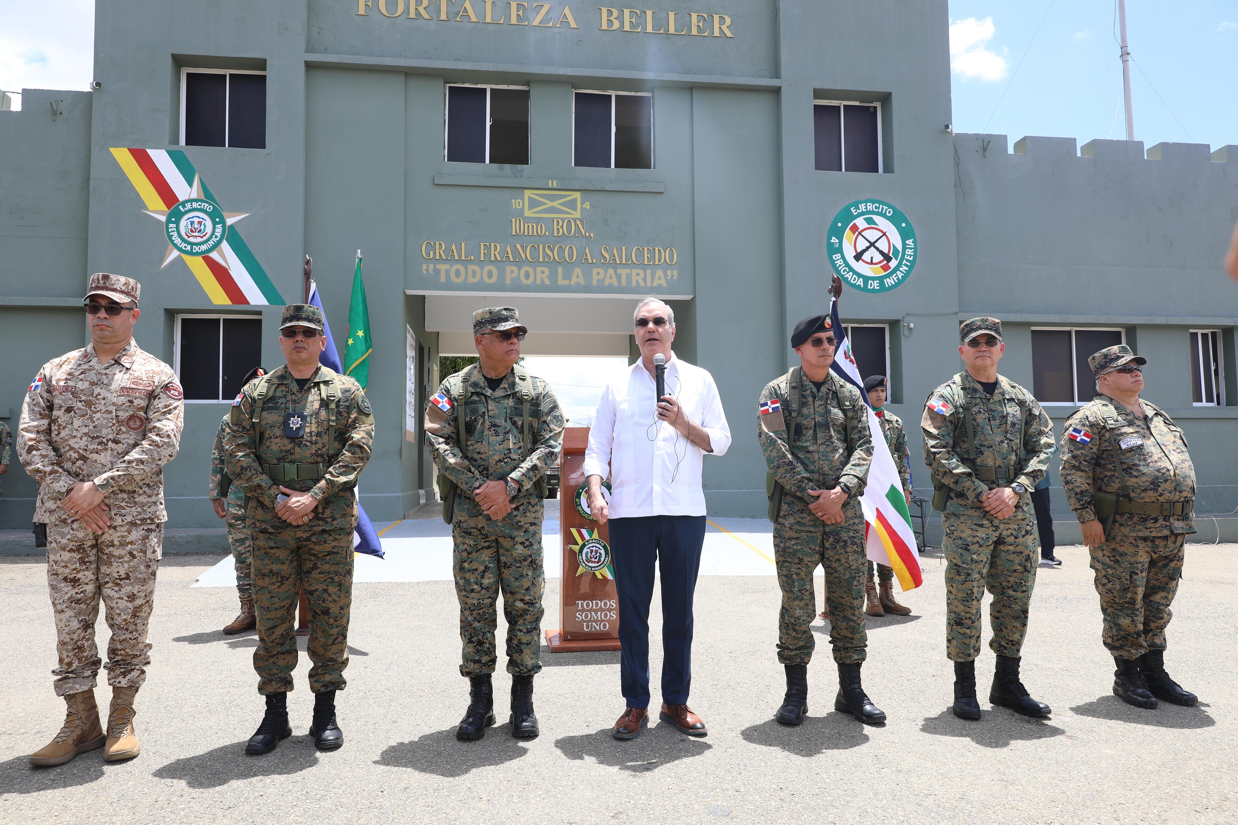 Abinader llama tropas ser «los ojos de la patria en la frontera» imagen