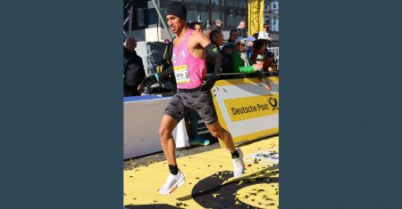 Javier Almonte llega quinto en el Maratón de Bonn, Alemania Javier Almonte llega quinto en el Maratón de Bonn, Alemania