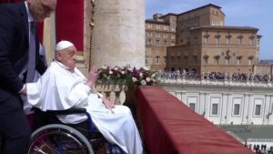 ROMA: Papa imparte ‘Urbi et Orbi’ y desea «buena Pascua»