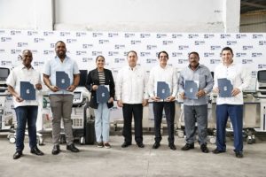 SNS entrega nuevos equipos para 13 hospitales dominicanos