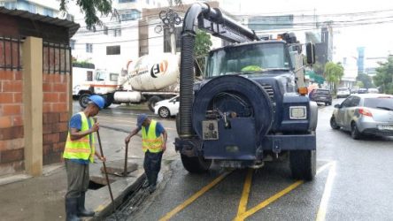 Alcaldía intensifica limpieza de imbornales y filtrantes en DN Alcaldía intensifica limpieza de imbornales y filtrantes en DN