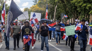 Protestan frente Palacio contra migración irregular de haitianos Protestan frente Palacio contra migración irregular de haitianos