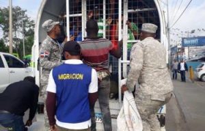 RD detiene a mil 908 haitianos y deporta a 678 en últimas horas