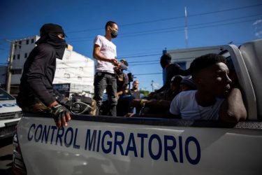 RD deporta a 1,322 haitianos ilegales y detiene a otros 1,339 RD deporta a 1,322 haitianos ilegales y detiene a otros 1,339