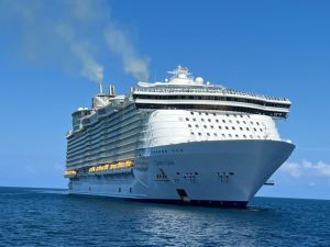 Pedernales recibe crucero con más de 8,600 personas a bordo