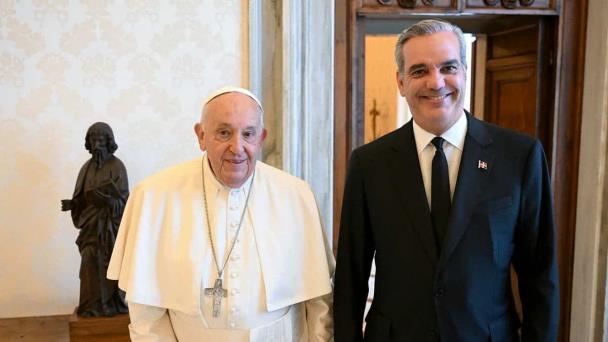 Abinader dice que memoria del papa permanecerá por siempre | AlMomento.net