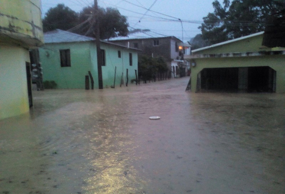 El COE reporta inundaciones en Espaillat, La Vega y Samaná | AlMomento.net