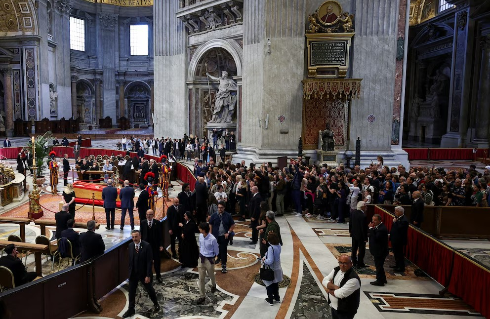 Emoción y agradecimientos en extremo adiós al papa Francisco | AlMomento.net Emoción y agradecimientos en extremo adiós al papa Francisco | AlMomento.net