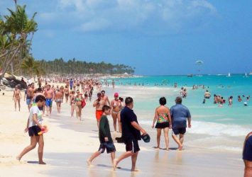 RD recibe 201,889 turistas por vía área en Semana Santa 2025