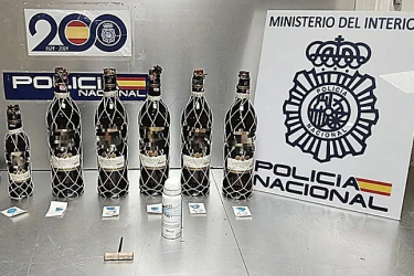 MADRID: Ocupan alijo cocaína líquida en botellas de ron RD