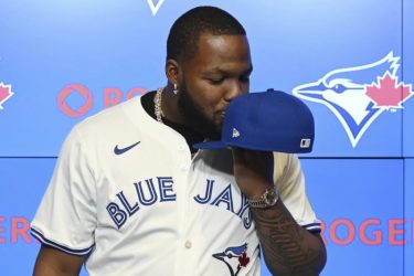 Dominicano Vladimir Guerrero Jr. firma con Jays por $500 MM
