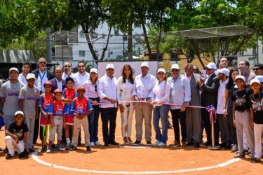Banreservas inicia programa de
reacondicionamiento estadios